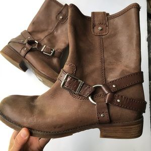 Gianni Bini Brown leather ankle boots 10